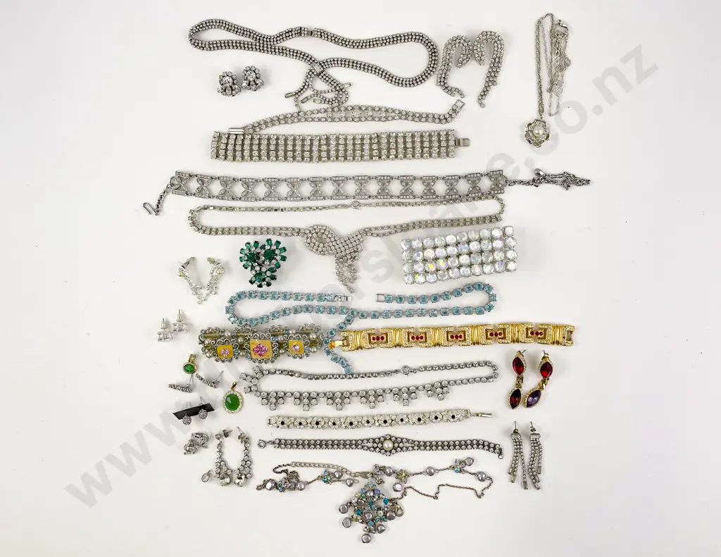Collection Assorted Diamonte Jewellery Image 1++