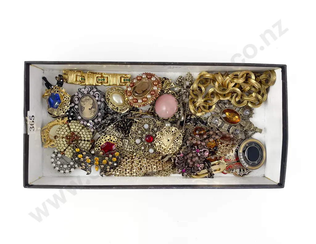 Collection Vintage and Modern Costume Jewellery Image 1++