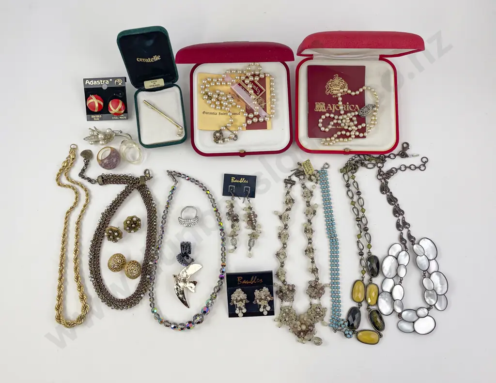 Collection Vintage and Modern Costume Jewellery Image 1++
