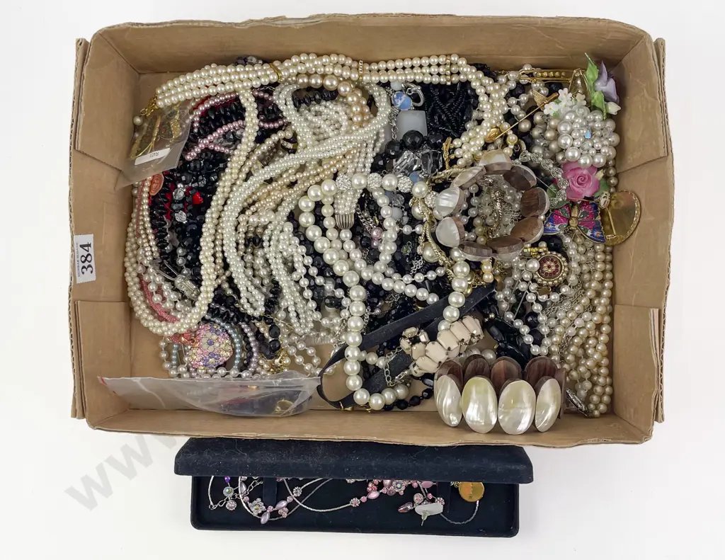 Collection Assorted Costume Jewellery Image 1++