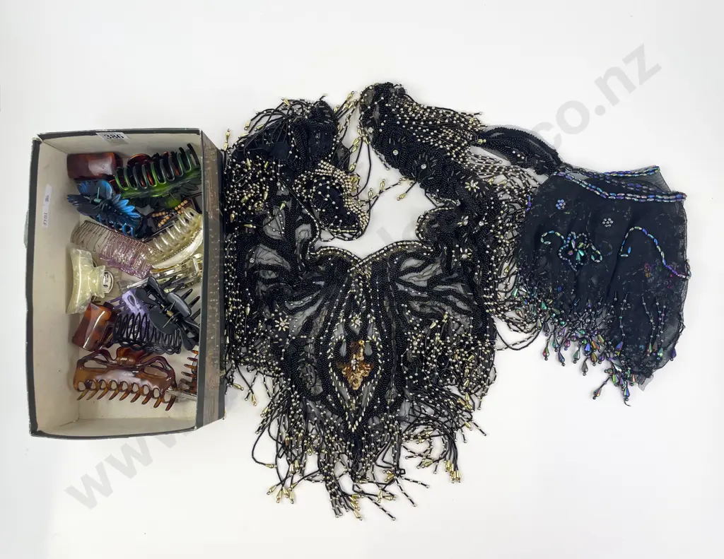 Collection Costume Fashion Hair Combs with bead collar and shoulder shawl Image 1++