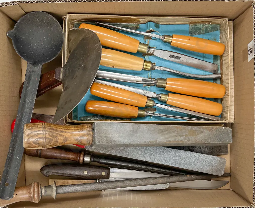 Box with Chisels Image 1++