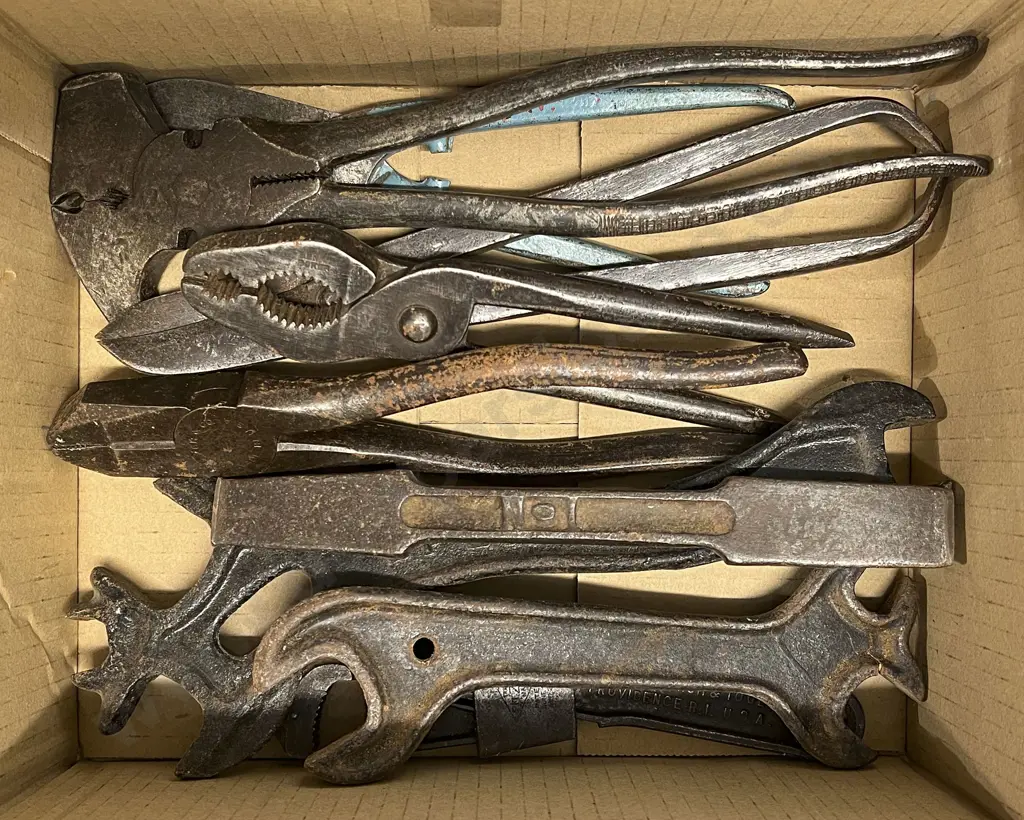 Box with Steel Pliers Image 1++