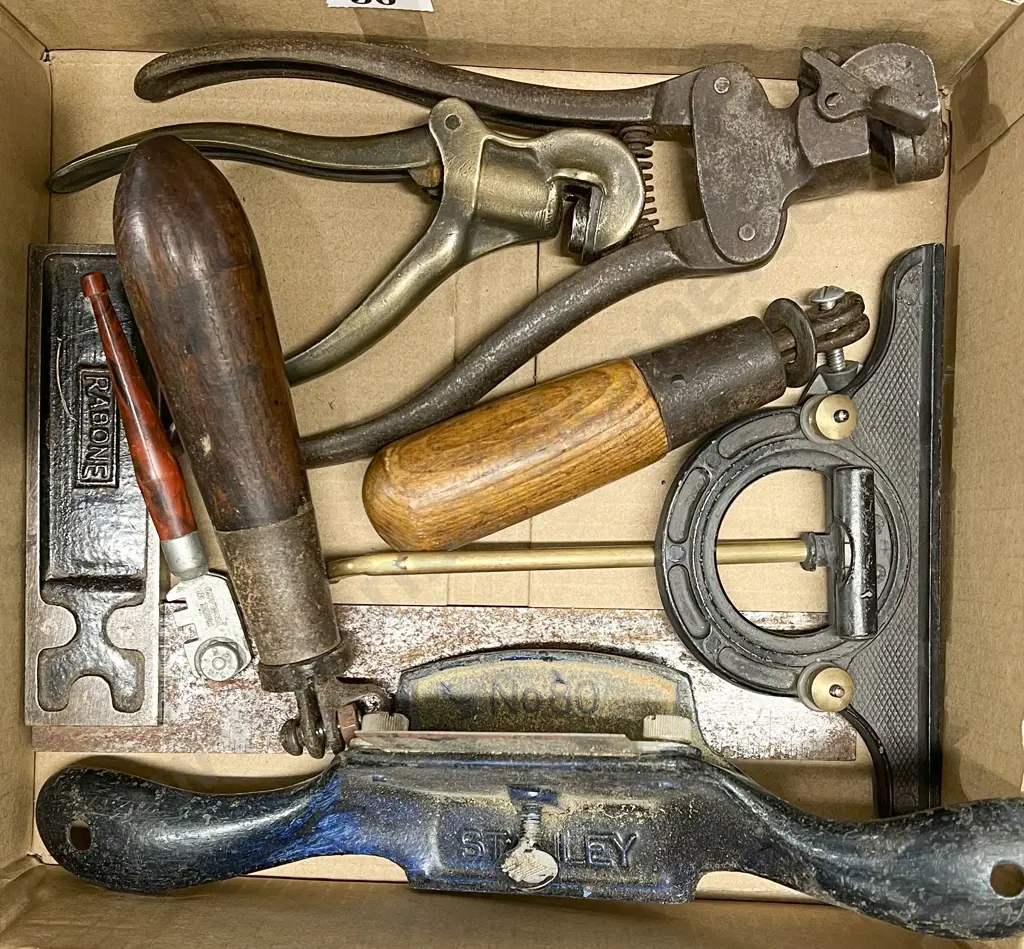 Box with Stanley No. 80 Plane Image 1++