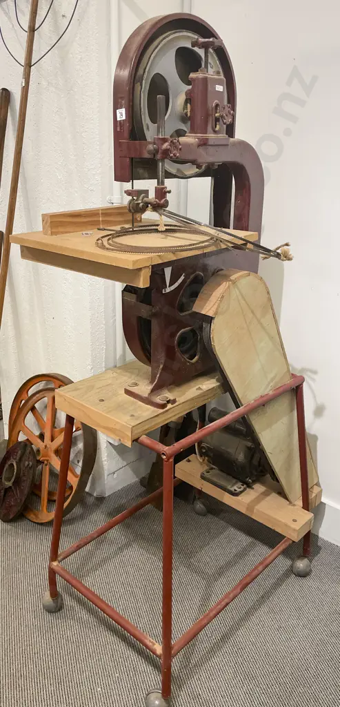 Paulco Ball Bearing Bandsaw Image 1++
