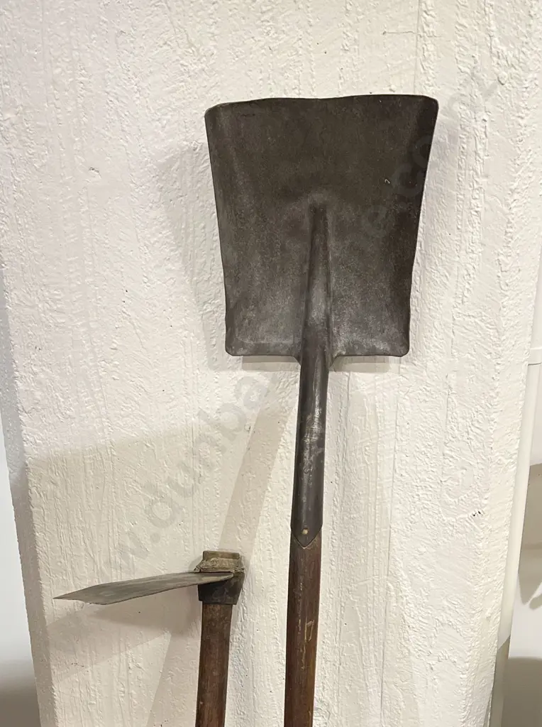 Vintage Long Handled Steel Shovel & Chinese H304 No. 2 Spade Image 1++