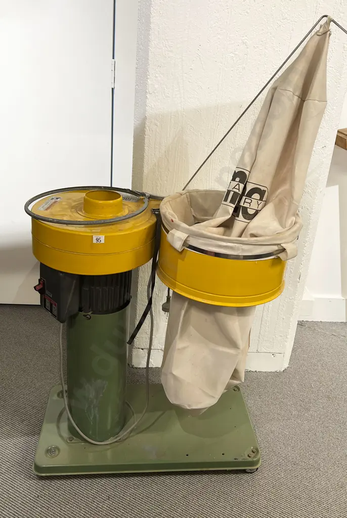 Macma Dust Extractor Image 1++