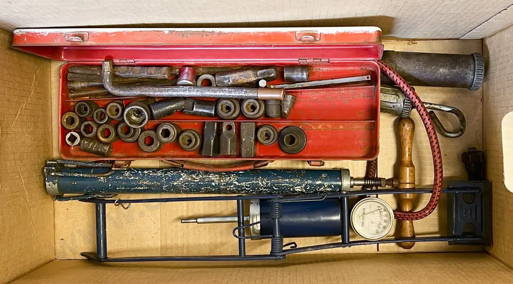 Box with Socket Set Image 1++