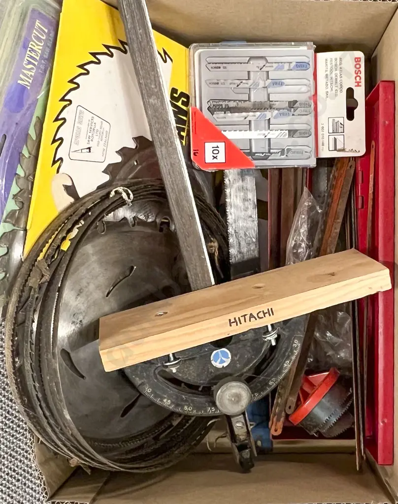 Box with Circular Saw Blades Image 1++