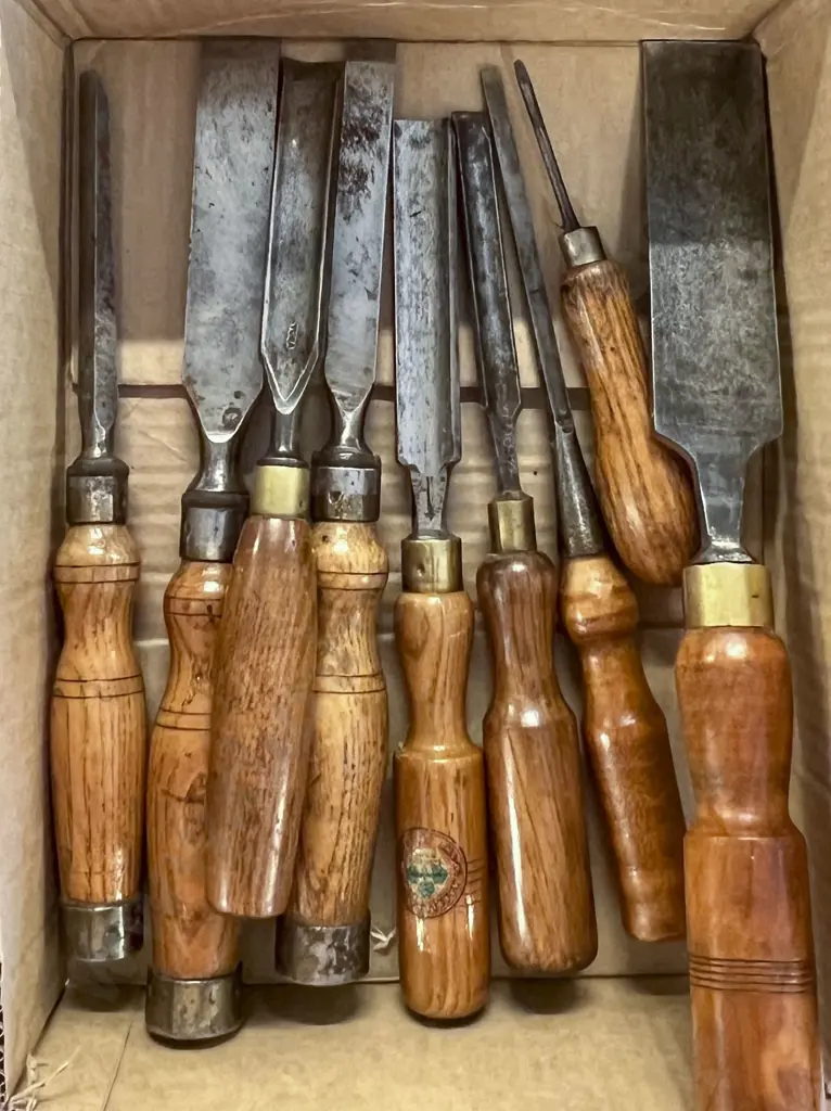 Box Vintage Wooden Handled Chisels Image 1++