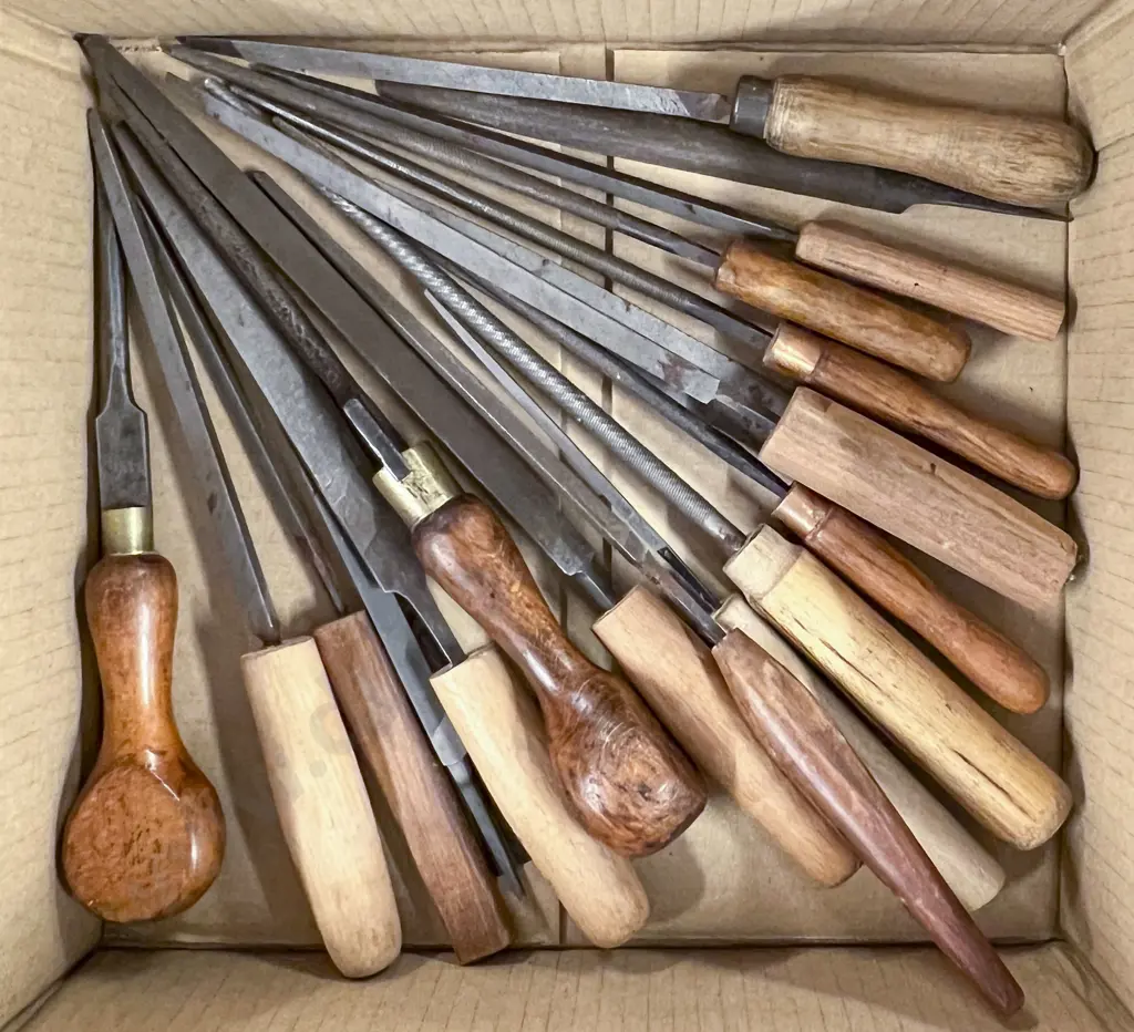 Box of Assorted Chisels Image 1++