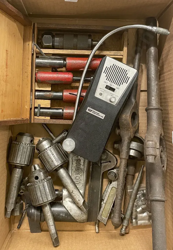 Box with Taps & Dies Image 1++