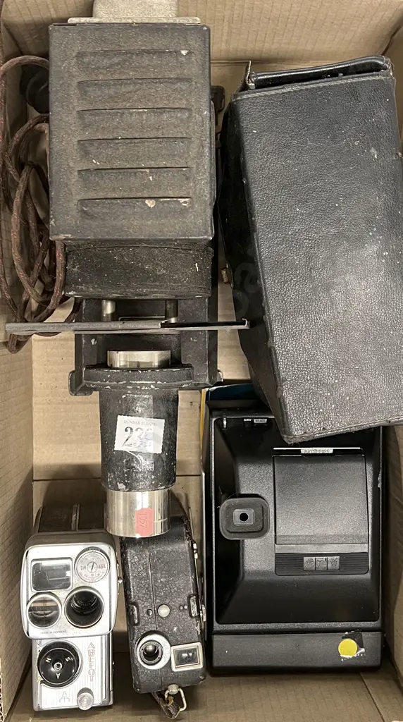 Three Slide Projectors Image 1++