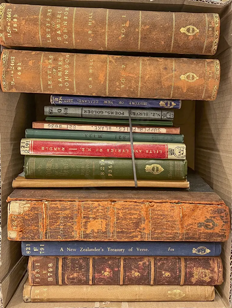 Carton Quantity Mixed Topic Books Image 1++