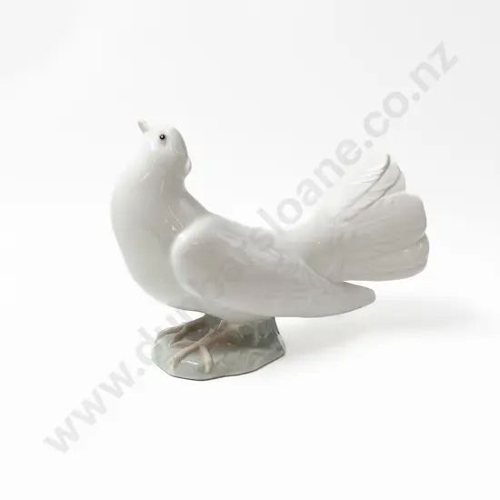 Llardró Porcelain Dove Figure