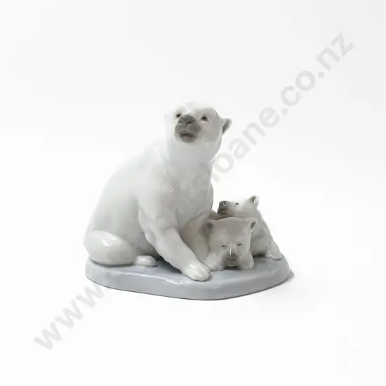 Llardró Porcelain Polar Bear with Two Cubs Figure
