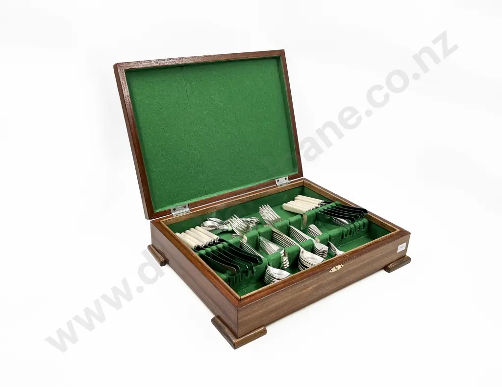 Canteen of Cutlery Image 1++