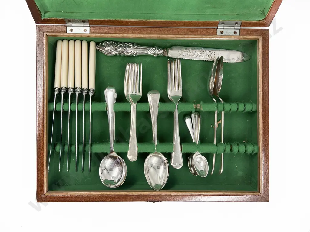 Canteen of Cutlery Image 1++