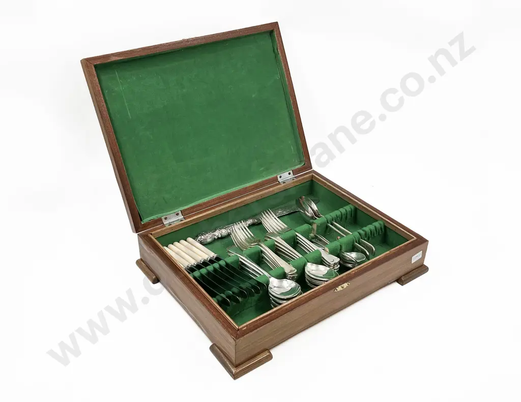 Canteen of Cutlery Image 1++