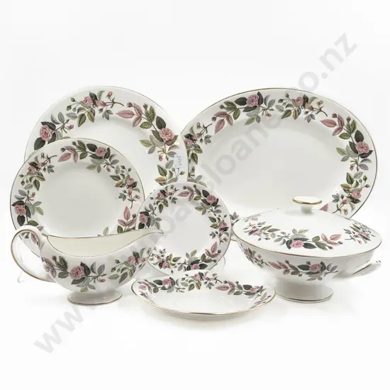 Wedgwood Dinner Set 'Hathaway Rose'