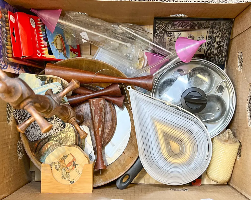 Box Quantity of Assorted Incl. Woodware and Decorative Stones Etc Image 1++