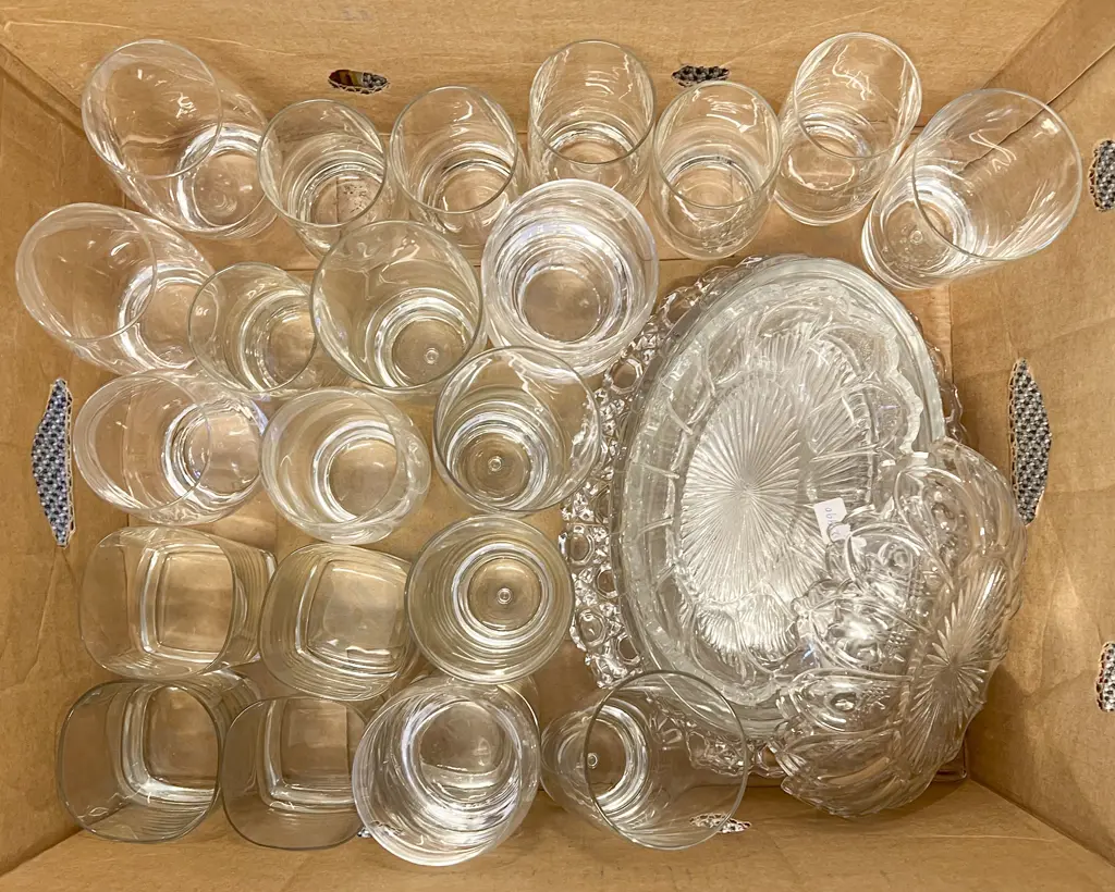Box of Assorted Glassware Image 1++
