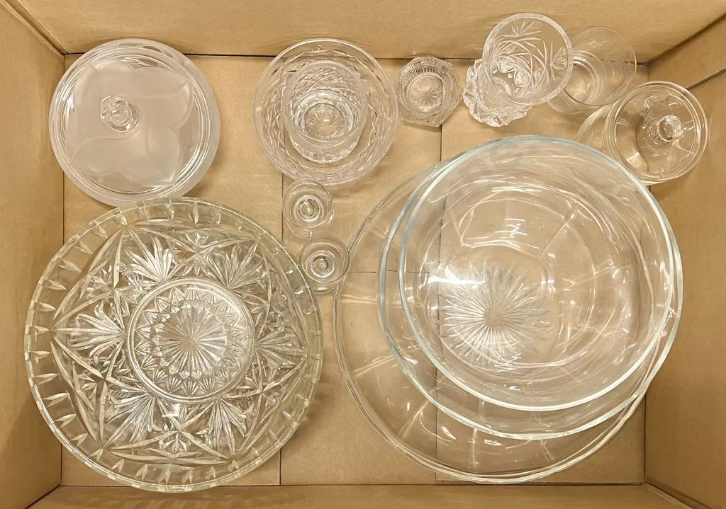 Box of Assorted Crystal Glassware Image 1++