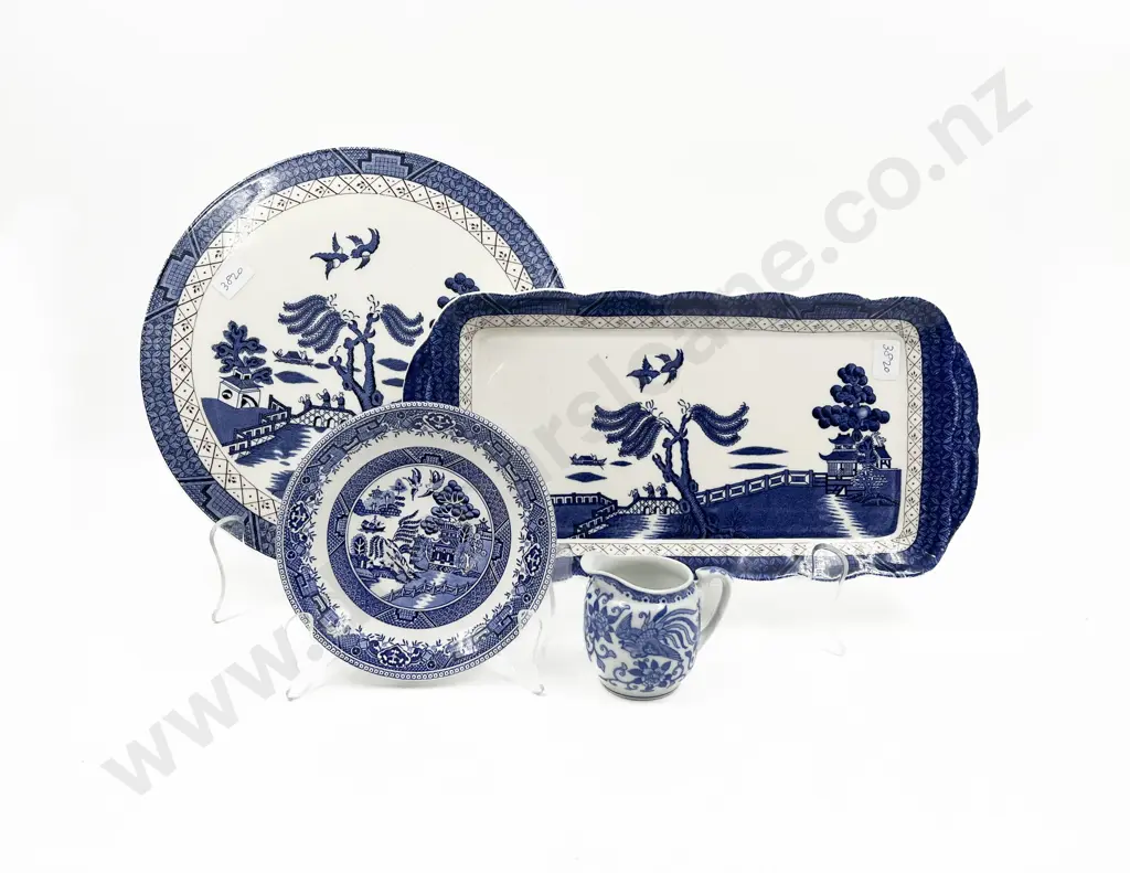 Four Pieces of Assorted Blue & White Incl. RD Image 1++