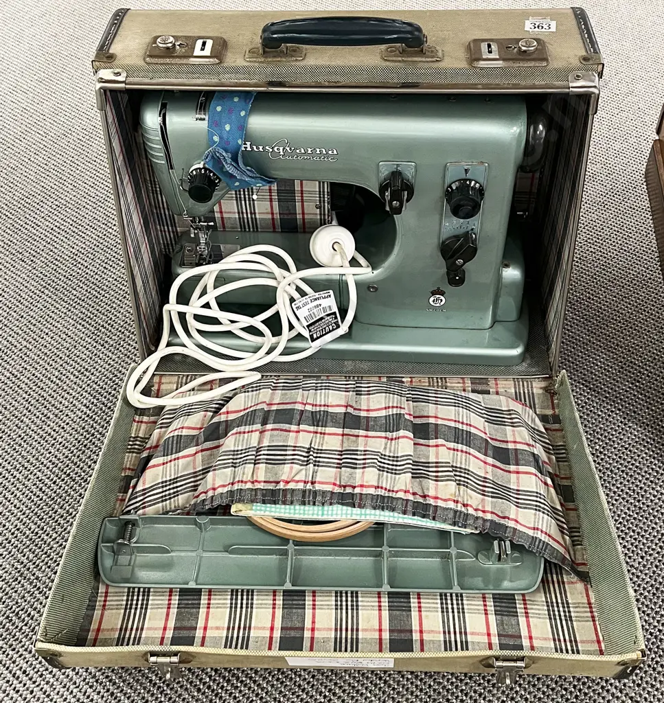 Vintage Husqvarna Sewing Machine in Case Image 1++