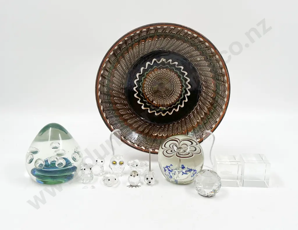 Small Quantity of Assorted Art Glass Ornaments on Pottery Bowl Incl. Swarovski Image 1++