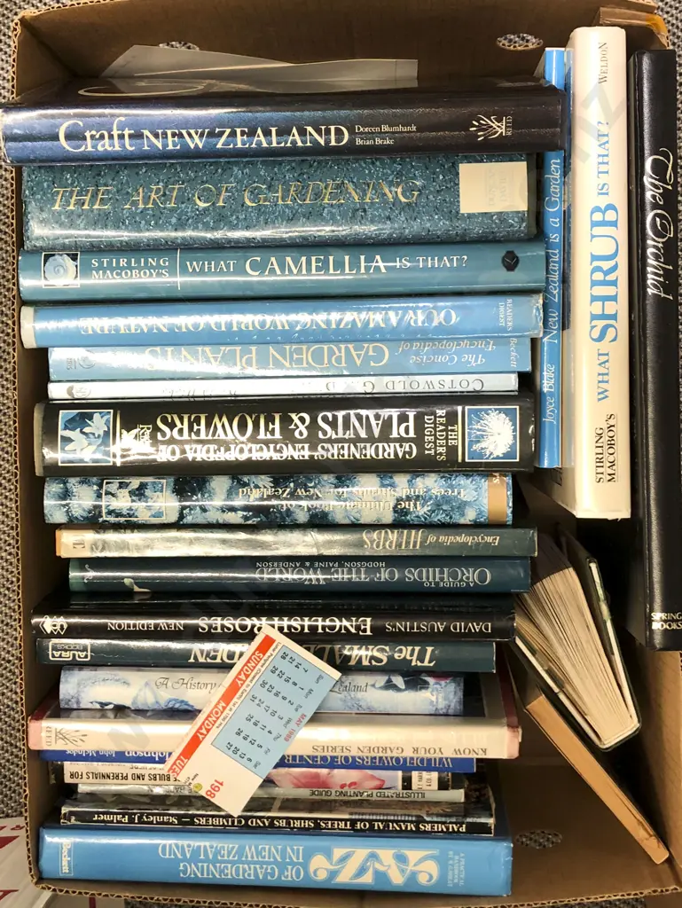 Large Quantity of Assorted Books Including Craft New Zealand Image 1++