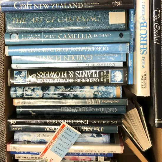 Large Quantity of Assorted Books Including Craft New Zealand