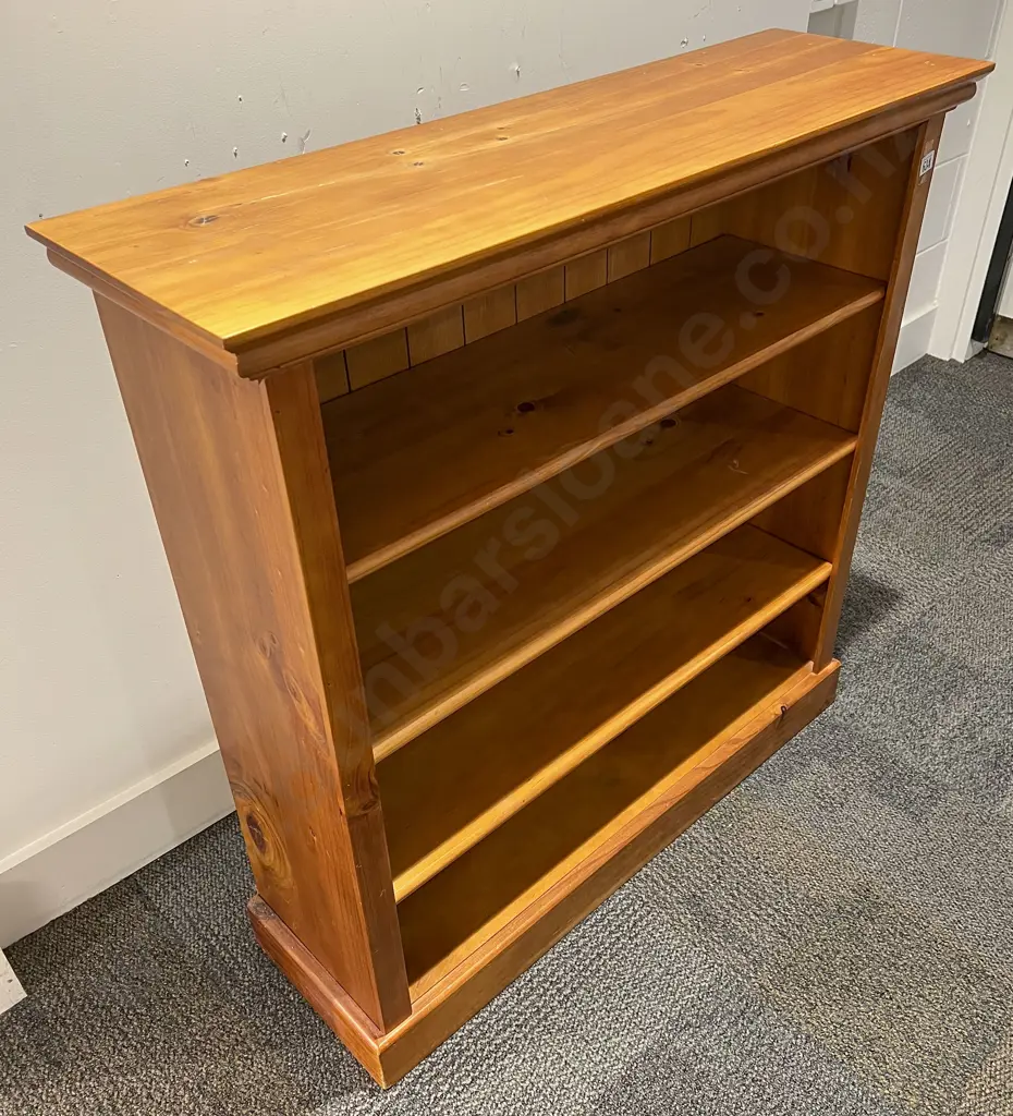 Rimu Low Bookcase Image 1++