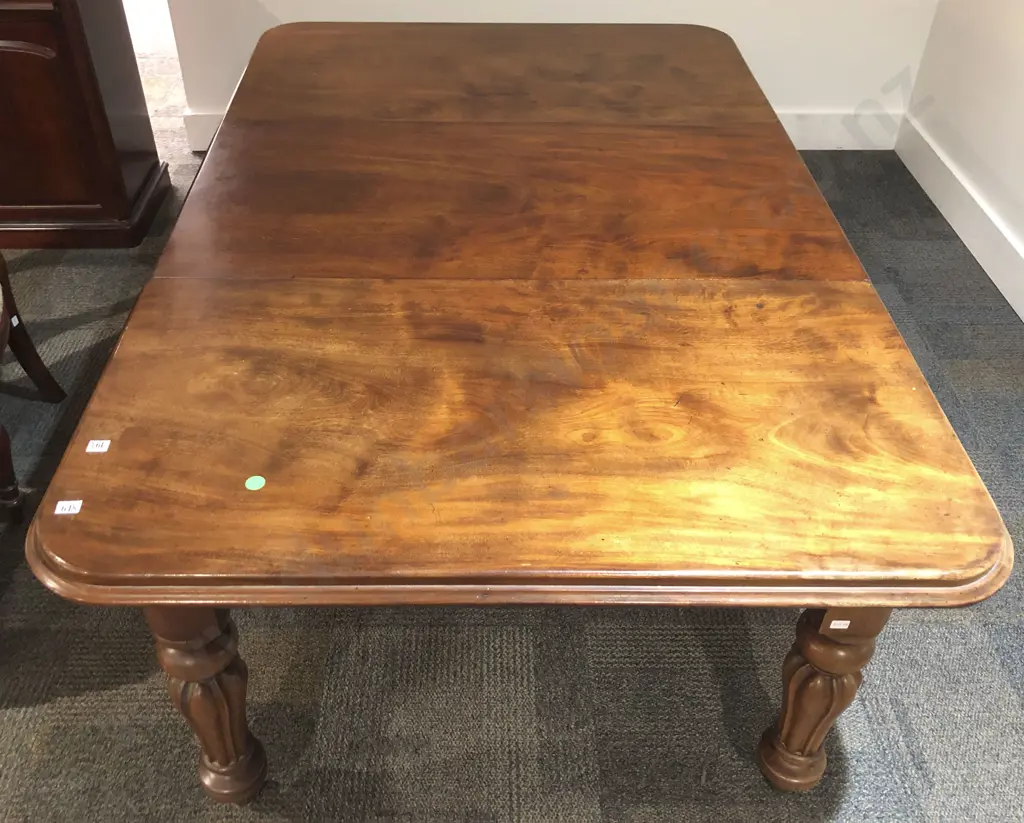 A Good Quality Victorian Mahogany Extension Dining Table (10-12 seater) Image 1++