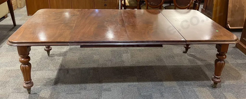 A Good Quality Victorian Mahogany Extension Dining Table (10-12 seater) Image 1++