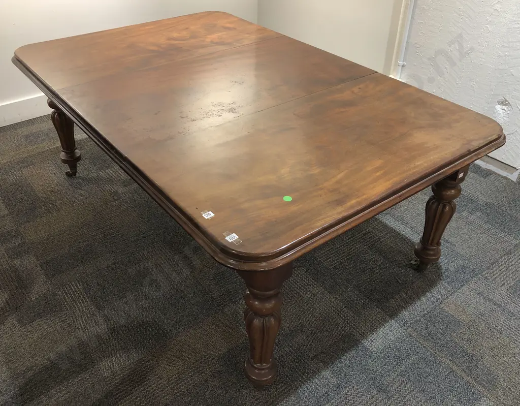 A Good Quality Victorian Mahogany Extension Dining Table (10-12 seater) Image 1++