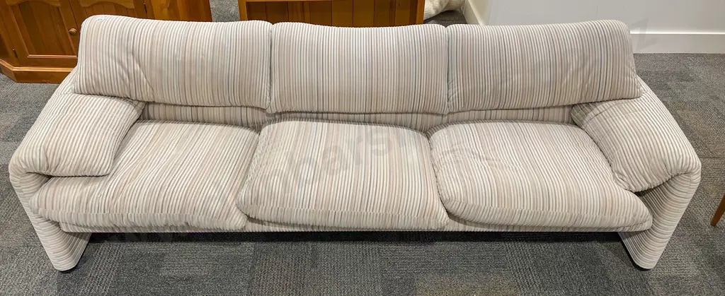 Three Piece Lounge Suite Image 1++