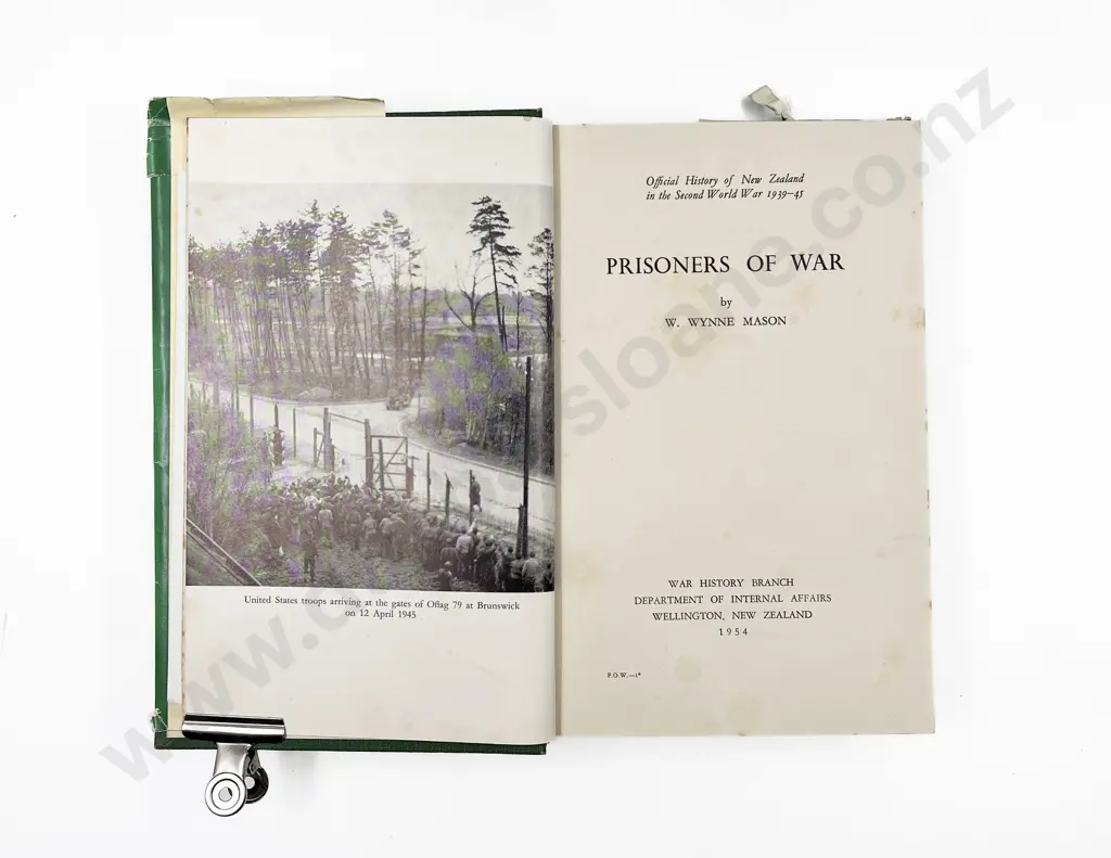 5 Volumes - Official History of New Zealand in the Second World War Image 1++