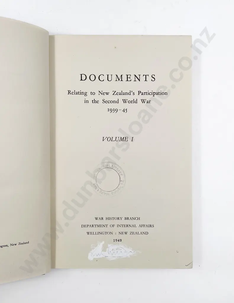 5 Volumes - Official History of New Zealand in the Second World War Image 1++
