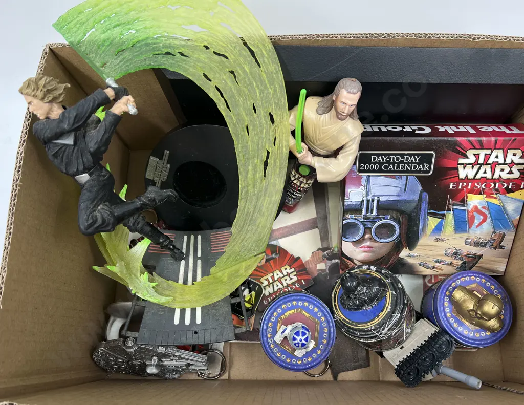 Various Star Wars Collectables Image 1++