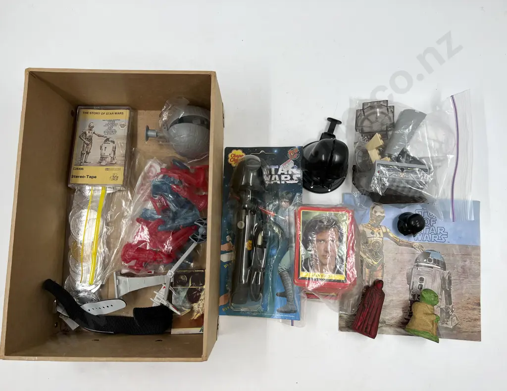 Various Star Wars Collectibles Image 1++