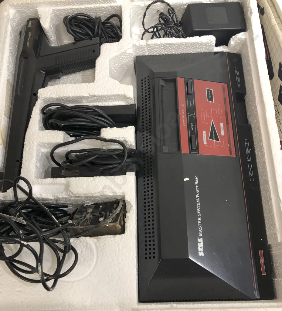 Large Qty of Assorted Vintage Consoles/Games Including Boxed Sega Master System Plus Image 1++