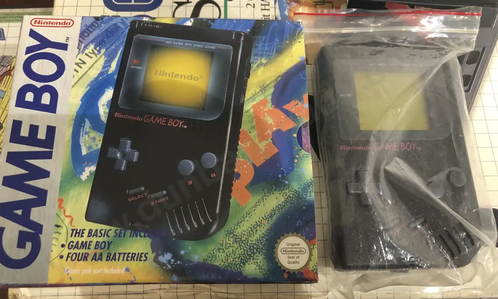 Large Qty of Assorted Vintage Consoles/Games Including Boxed Sega Master System Plus Image 1++