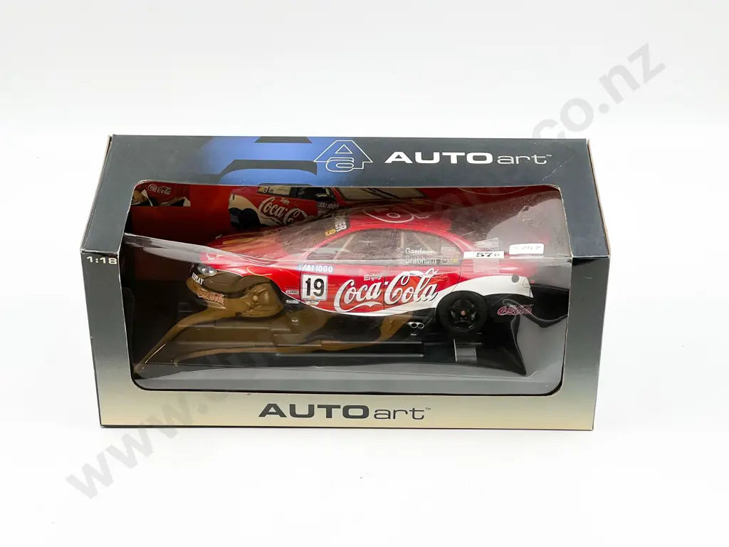 Auto Art 1:18 Scale Model Car Image 1++