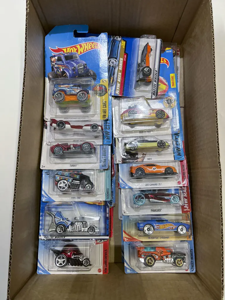 25 Original Bubble Packed Hot Wheels Vehicles Image 1++