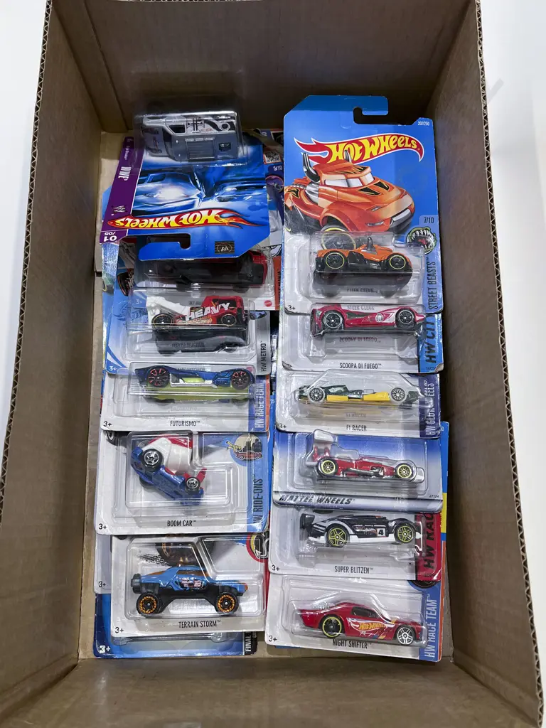 25 Original Bubble Packed Hot Wheels Vehicles Image 1++