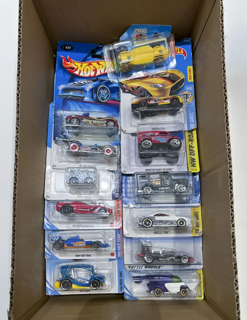 25 Original Bubble Packed Hot Wheels Vehicles Image 1++