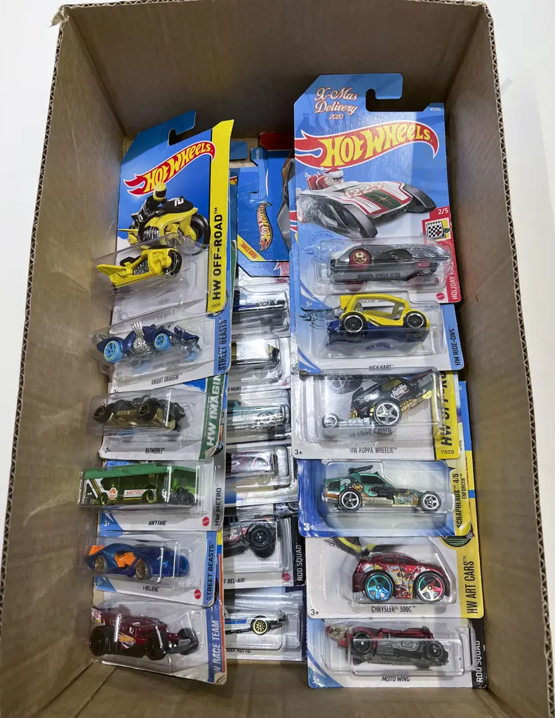 25 Original Bubble Packed Hot Wheels Vehicles Image 1++