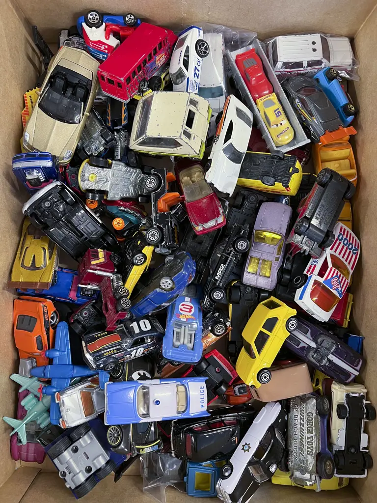 Quantity Assorted Diecast Vehicles Image 1++