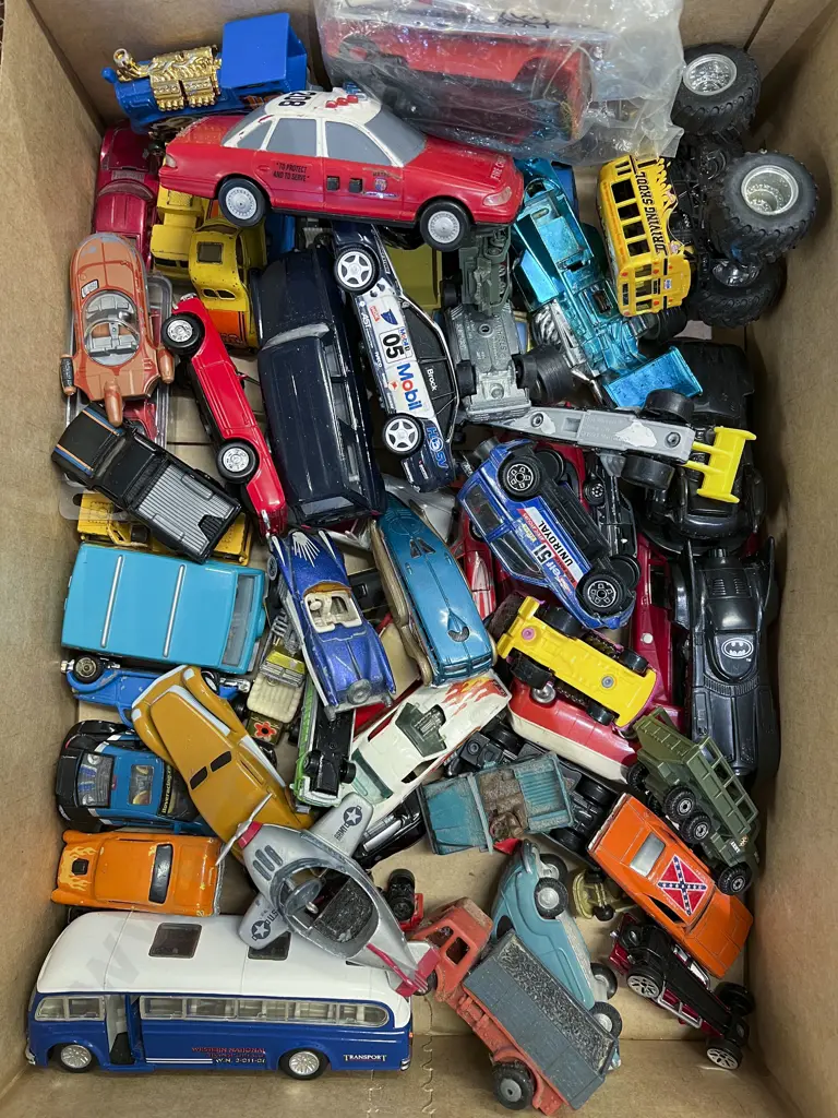 Quantity Assorted Diecast Vehicles Image 1++
